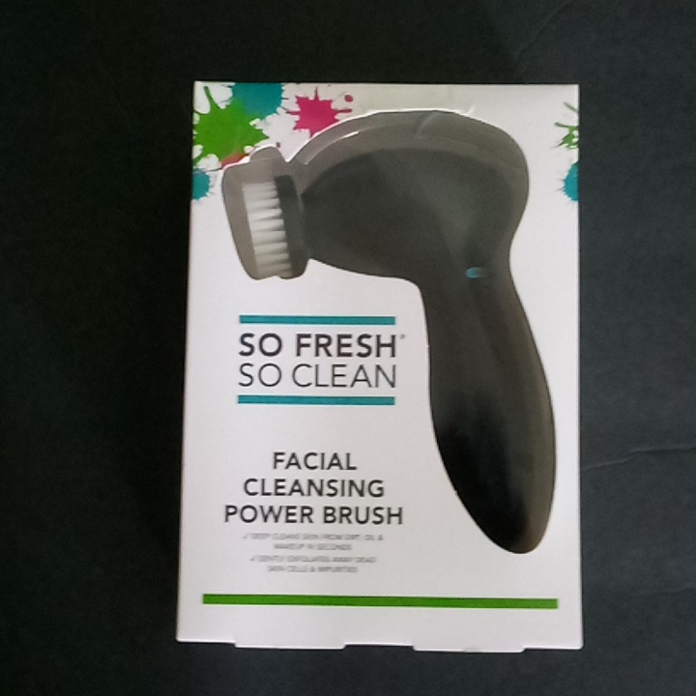 Facial cleansing power brush
